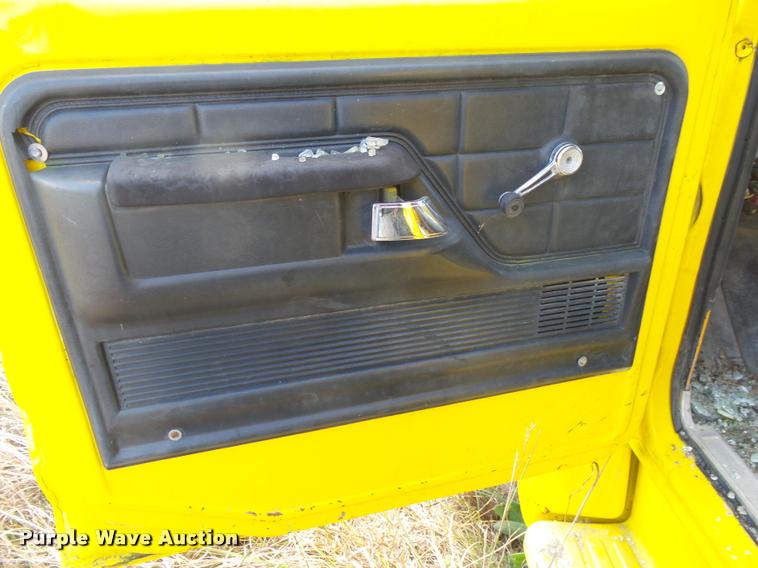 image for item K1062 1979 Ford F800 dump truck