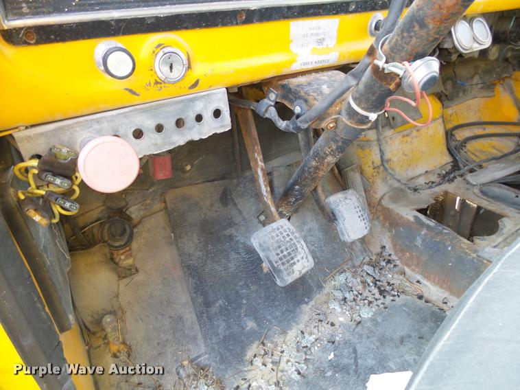 image for item K1062 1979 Ford F800 dump truck