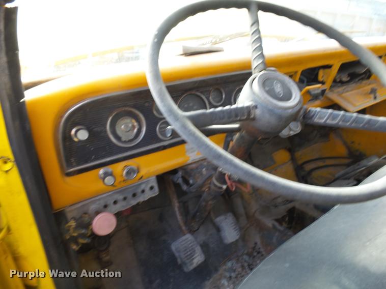 image for item K1062 1979 Ford F800 dump truck