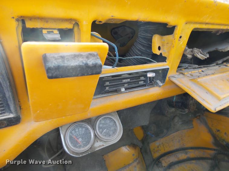 image for item K1062 1979 Ford F800 dump truck