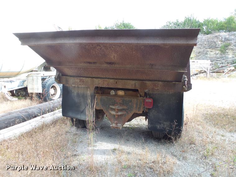 image for item K1065 1981 Ford F85 dump truck