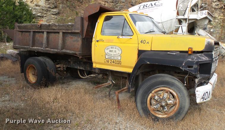 image for item K1065 1981 Ford F85 dump truck