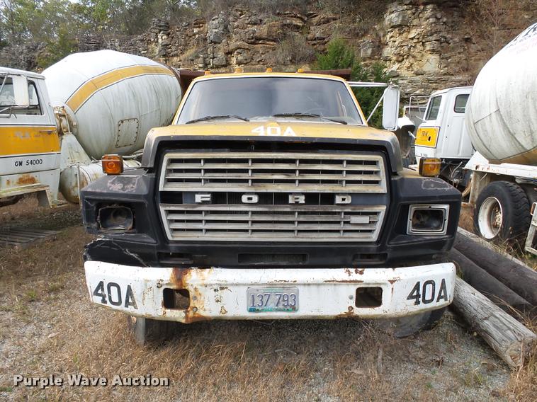 image for item K1065 1981 Ford F85 dump truck