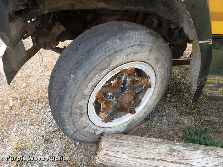 image for item K1065 1981 Ford F85 dump truck