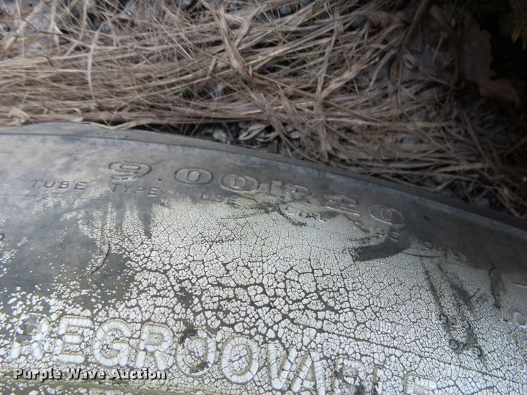 image for item K1065 1981 Ford F85 dump truck