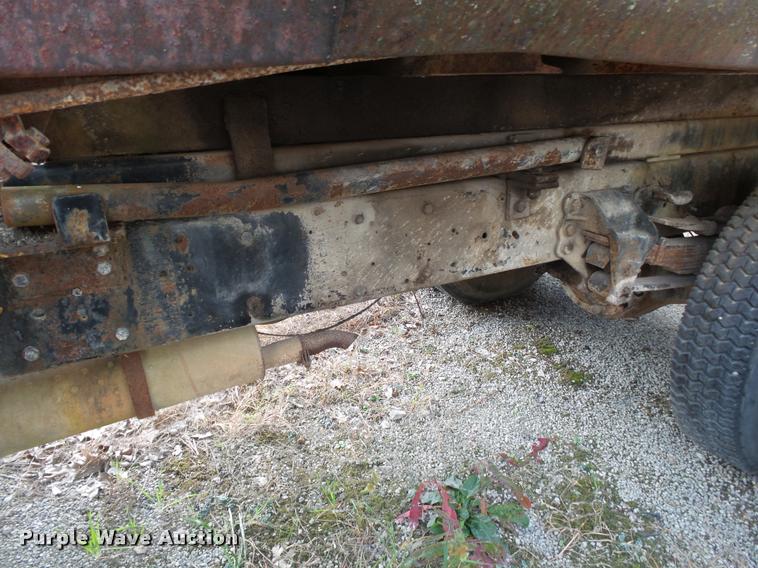 image for item K1065 1981 Ford F85 dump truck