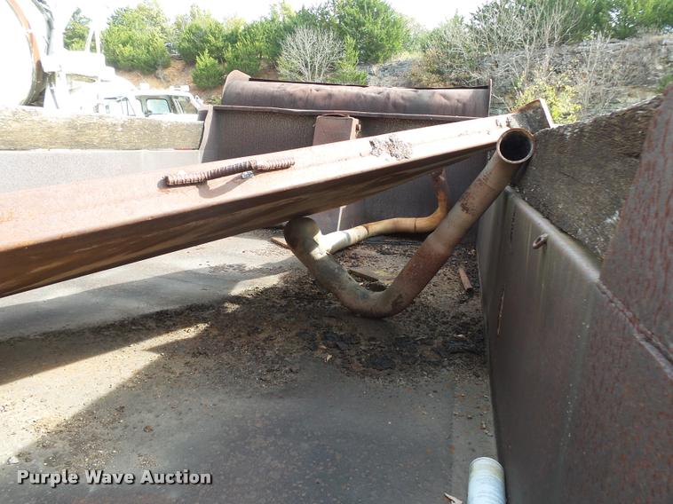 image for item K1065 1981 Ford F85 dump truck