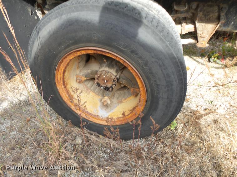 image for item K1065 1981 Ford F85 dump truck