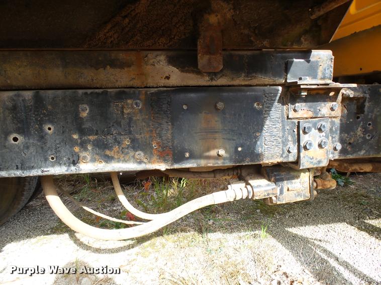 image for item K1065 1981 Ford F85 dump truck