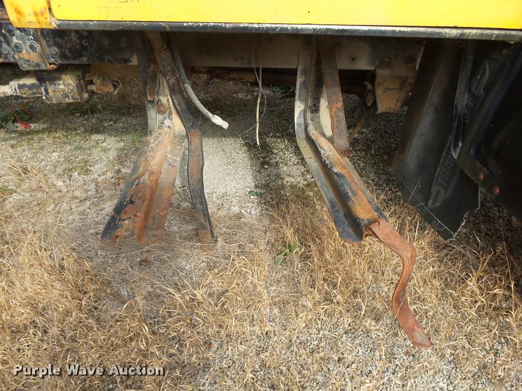 image for item K1065 1981 Ford F85 dump truck