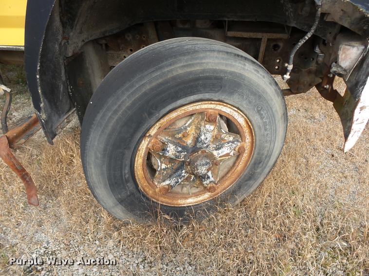 image for item K1065 1981 Ford F85 dump truck