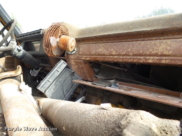 image for item K1065 1981 Ford F85 dump truck