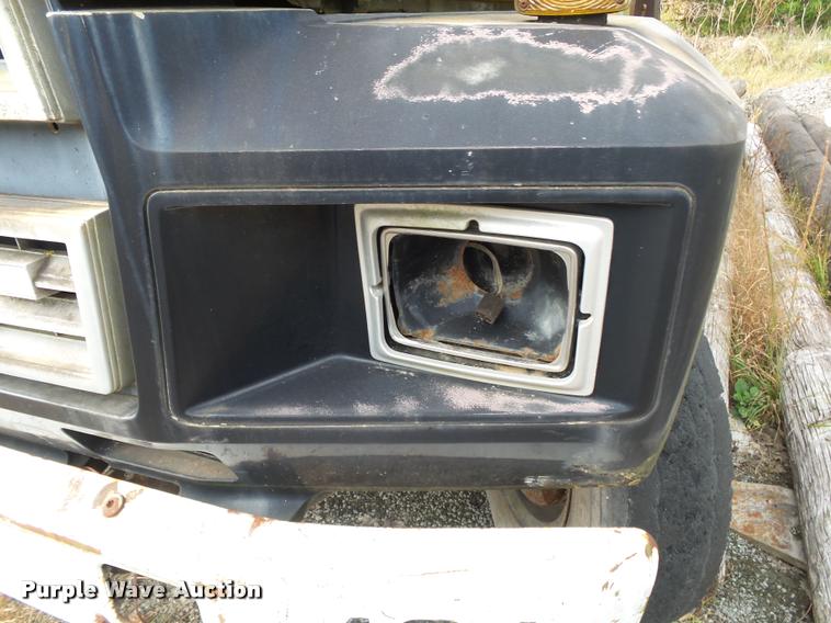 image for item K1065 1981 Ford F85 dump truck