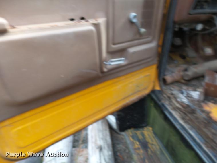 image for item K1065 1981 Ford F85 dump truck