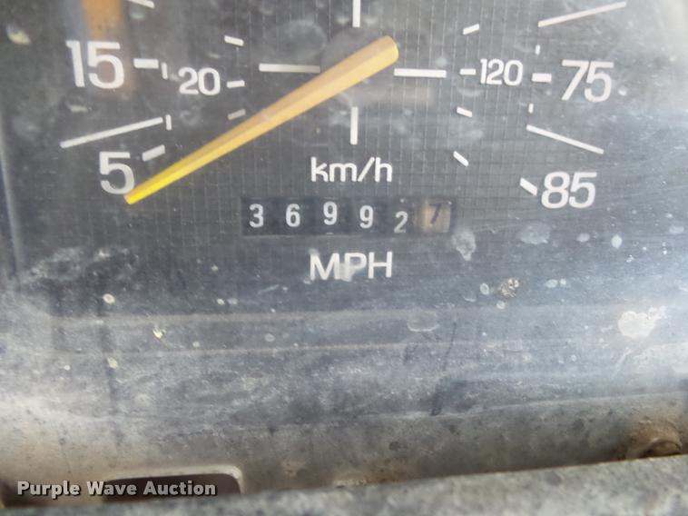 image for item K1065 1981 Ford F85 dump truck