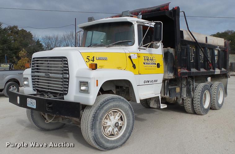 image for item K1066 1995 Ford L9000 dump truck