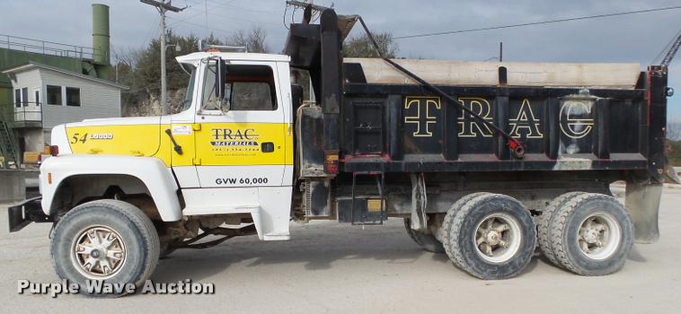 image for item K1066 1995 Ford L9000 dump truck