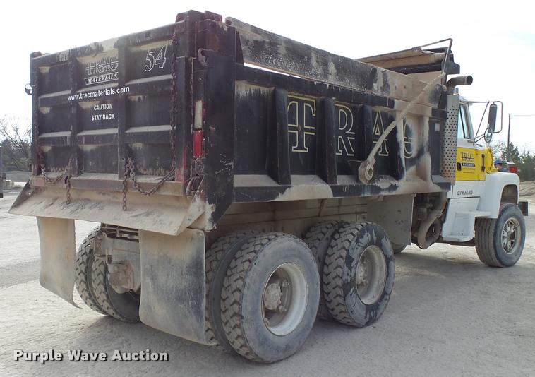 image for item K1066 1995 Ford L9000 dump truck