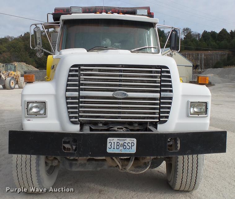 image for item K1066 1995 Ford L9000 dump truck