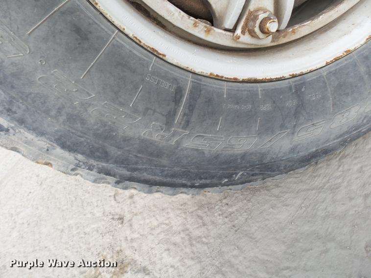 image for item K1066 1995 Ford L9000 dump truck