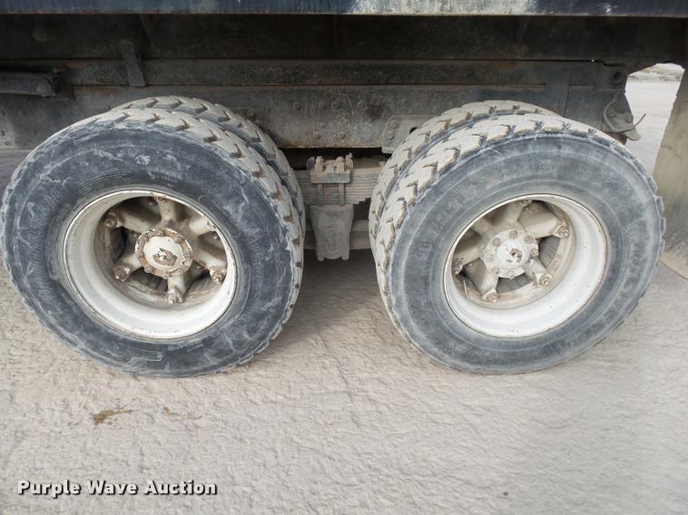 image for item K1066 1995 Ford L9000 dump truck