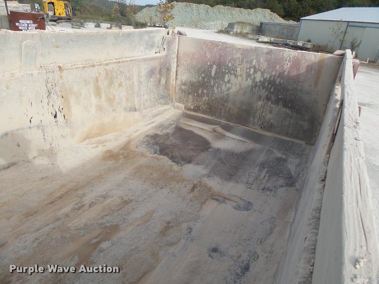 image for item K1066 1995 Ford L9000 dump truck