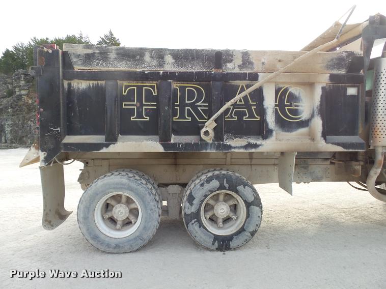 image for item K1066 1995 Ford L9000 dump truck