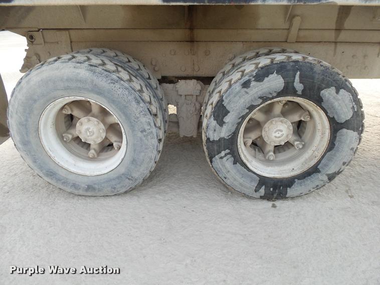 image for item K1066 1995 Ford L9000 dump truck