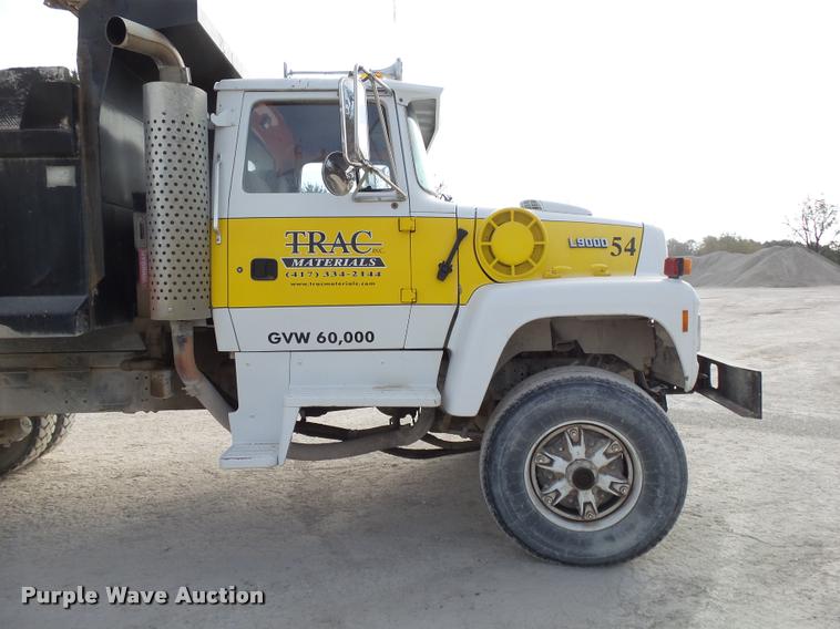 image for item K1066 1995 Ford L9000 dump truck