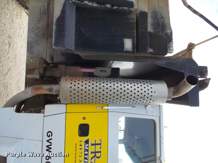 image for item K1066 1995 Ford L9000 dump truck