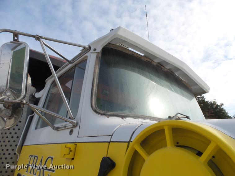 image for item K1066 1995 Ford L9000 dump truck