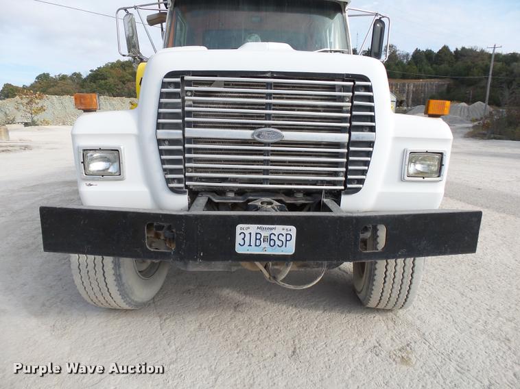 image for item K1066 1995 Ford L9000 dump truck