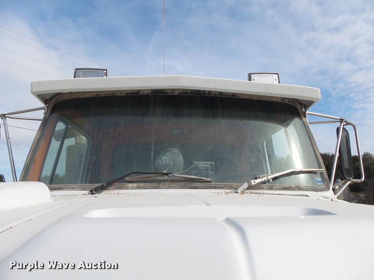 image for item K1066 1995 Ford L9000 dump truck