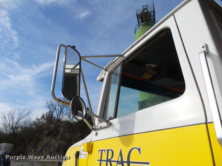 image for item K1066 1995 Ford L9000 dump truck