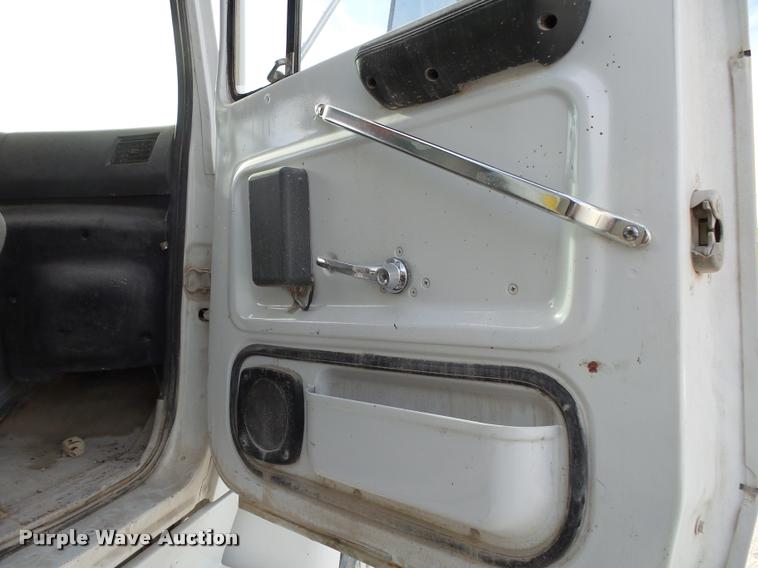 image for item K1066 1995 Ford L9000 dump truck