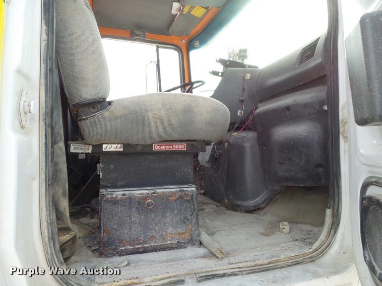 image for item K1066 1995 Ford L9000 dump truck