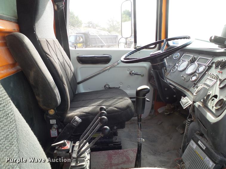 image for item K1066 1995 Ford L9000 dump truck
