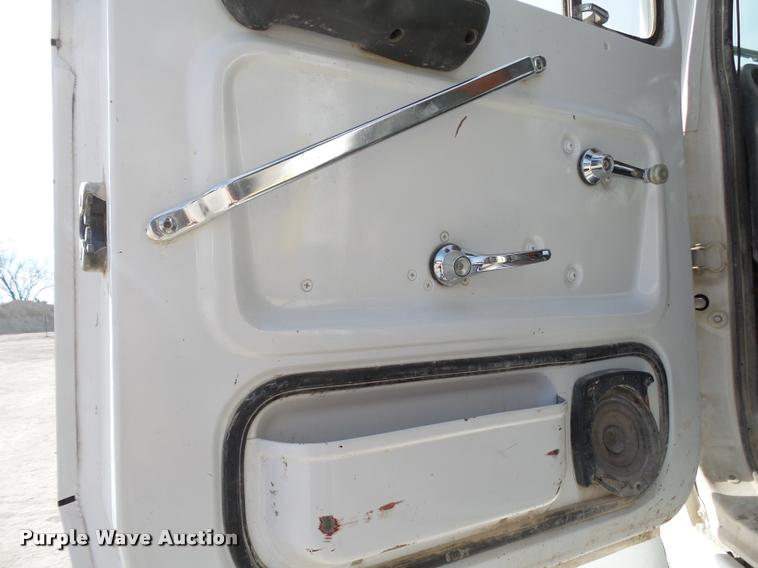 image for item K1066 1995 Ford L9000 dump truck