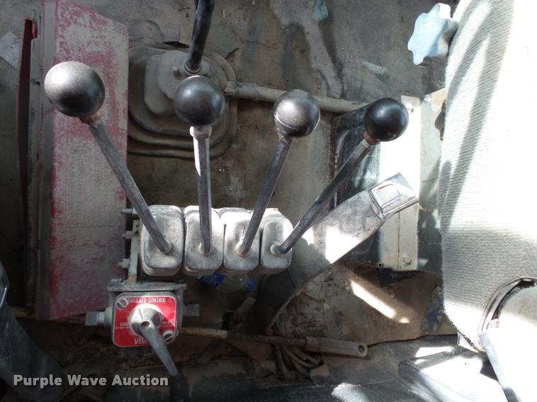 image for item K1066 1995 Ford L9000 dump truck