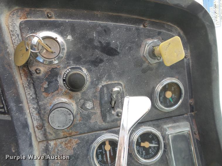 image for item K1066 1995 Ford L9000 dump truck