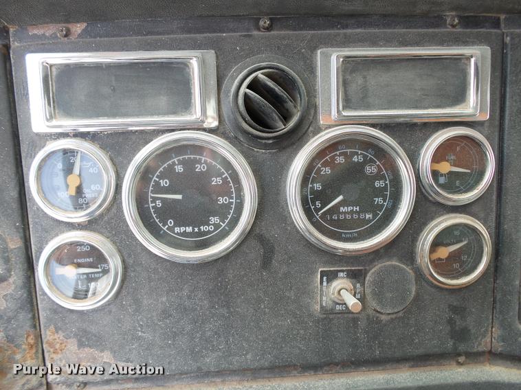 image for item K1066 1995 Ford L9000 dump truck