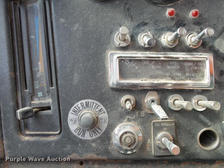 image for item K1066 1995 Ford L9000 dump truck