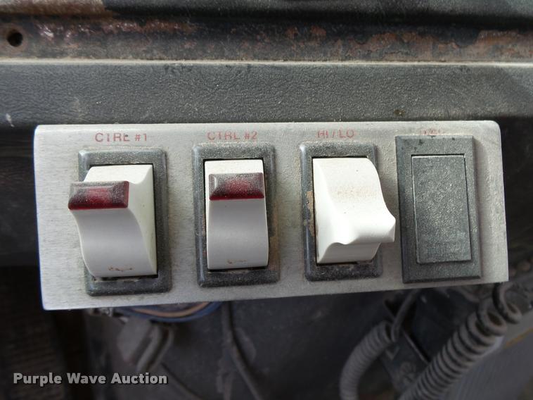 image for item K1066 1995 Ford L9000 dump truck