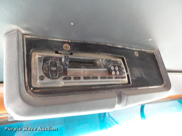 image for item K1066 1995 Ford L9000 dump truck