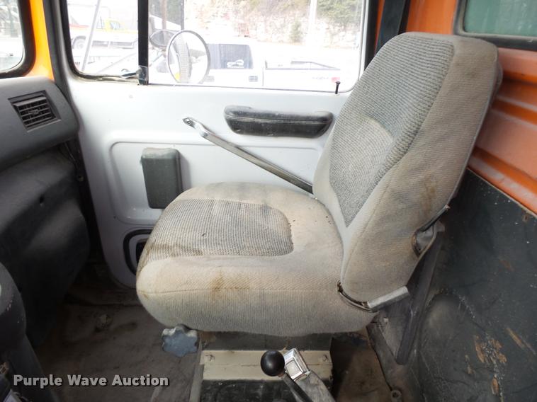 image for item K1066 1995 Ford L9000 dump truck