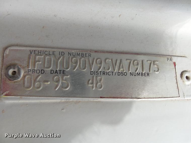 image for item K1066 1995 Ford L9000 dump truck