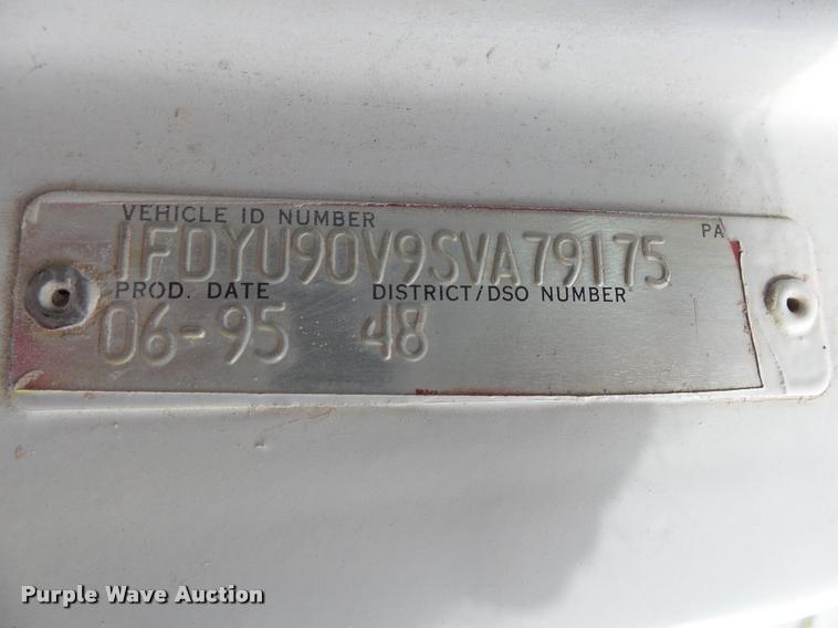 image for item K1066 1995 Ford L9000 dump truck