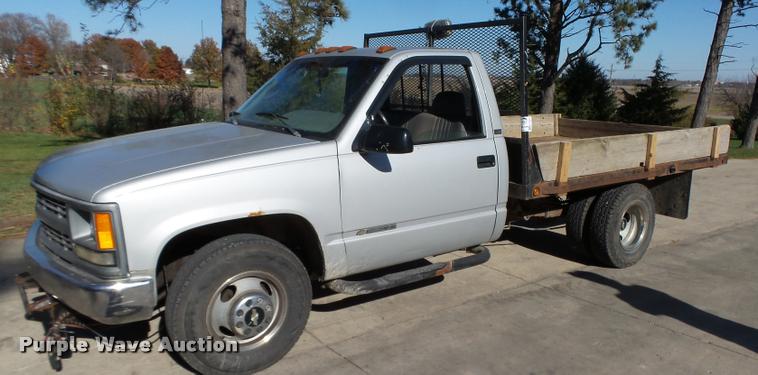 image for item K1353 1995 Chevrolet 3500 flatbed pickup truck