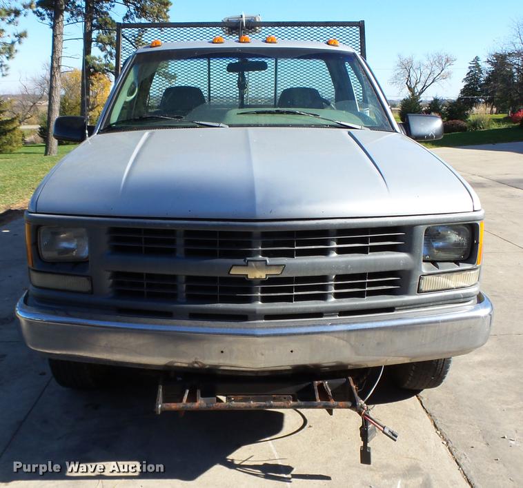 image for item K1353 1995 Chevrolet 3500 flatbed pickup truck
