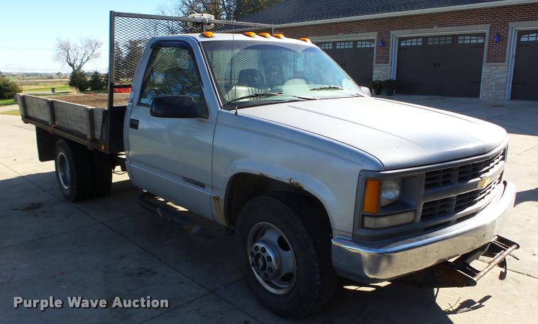 image for item K1353 1995 Chevrolet 3500 flatbed pickup truck